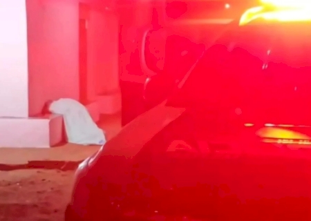Homem é assassinado com dois tiros nas costas e cabeça em frente a bar de MS
