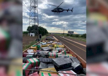 PRF intercepta carreta na MS-386 com maconha escondida em carga de milho