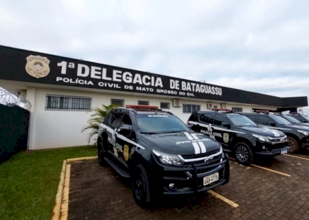 Homem é preso em flagrante após empinar moto na frente de viatura da Polícia Civil em Bataguassu