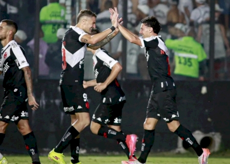 Barreal marca, mas Santos toma virada do Vasco na estreia pelo Brasileiro
