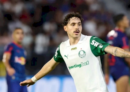 Palmeiras bate RB Bragantino de virada e amplia vantagem na liderança do Brasileiro