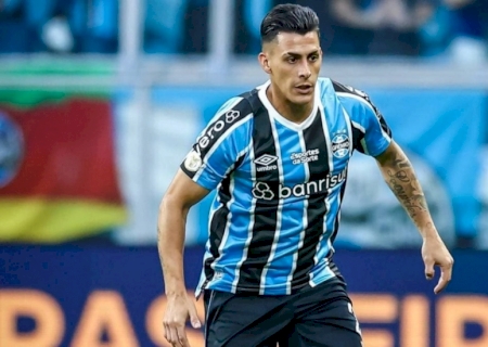 Atacante do Grêmio tenta cuspir em árbitro, acerta PM e acaba detido