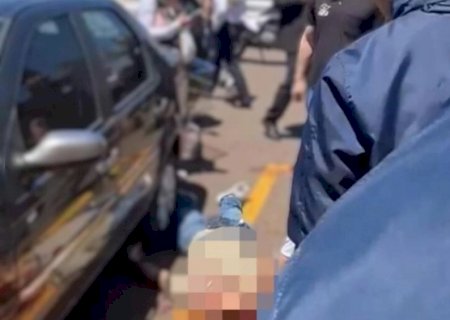 Homem é executado a tiros em estacionamento de shopping na fronteira entre Brasil e Paraguai