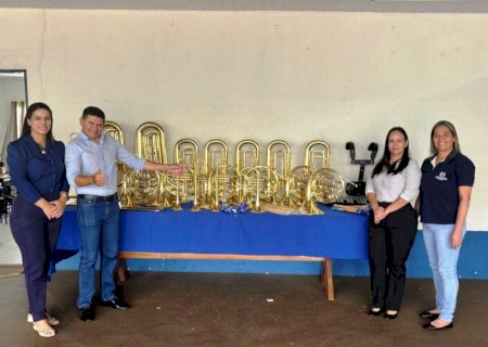 NOVO HORIZONTE DO SUL: Prefeitura investe na Banda Marcial e entrega 22 novos instrumentos a jovens músicos