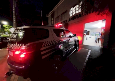 Homem é detido pela PM após agredir vizinha e danificar portão em Nova Andradina