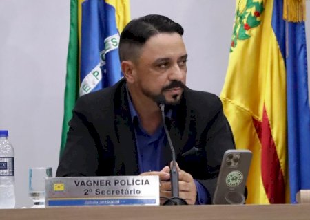 Vagner Polícia cobra adicional de insalubridade para funcionários que limpam banheiros nas escolas