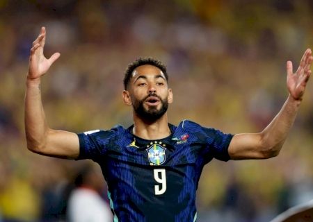 Com gols de Mateus Cunha e Vini Jr, Brasil bate Haiti e vira líder
