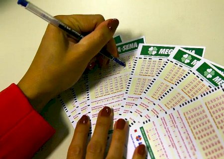 Mega-Sena acumula e prêmio vai para R$ 16 milhões; veja números