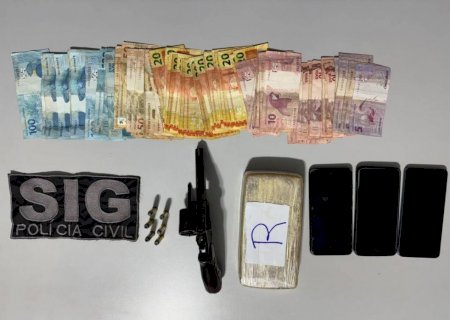 Operação prende três e apreende drogas, arma e dinheiro