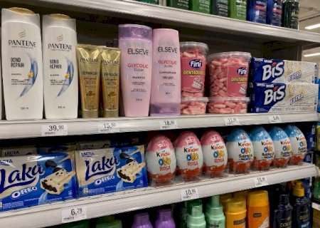 Manicure é flagrada furtando R$ 480 em produtos de loja no shopping