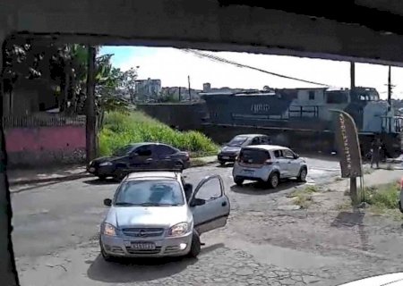 VÍDEO: Professora salva homem de atropelamento em ferrovia e relata ‘pavor de trem’