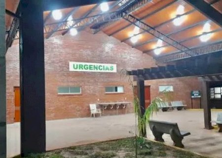 Homem sobe em mesa de vidro para arrumar forro de casa e morre após móvel quebrar