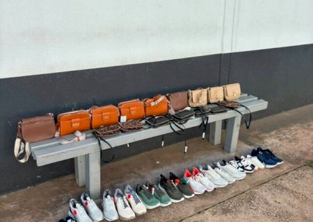 Mulher é presa após furtar R$ 2 mil em bolsas e 11 pares de sapatos no shopping em MS