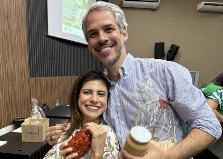 Pré-candidato e deputada são multados por propaganda antecipada