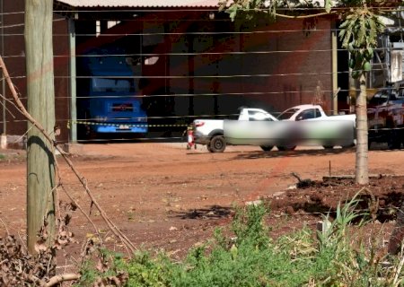 Idoso morre prensado por caçamba enquanto descarregava carreta